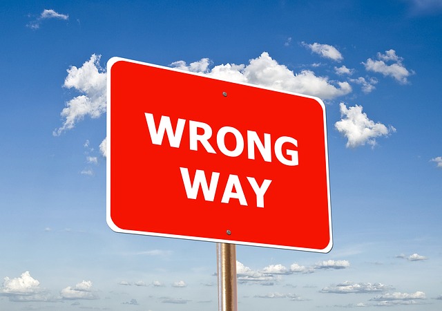 road sign that says "wrong way"